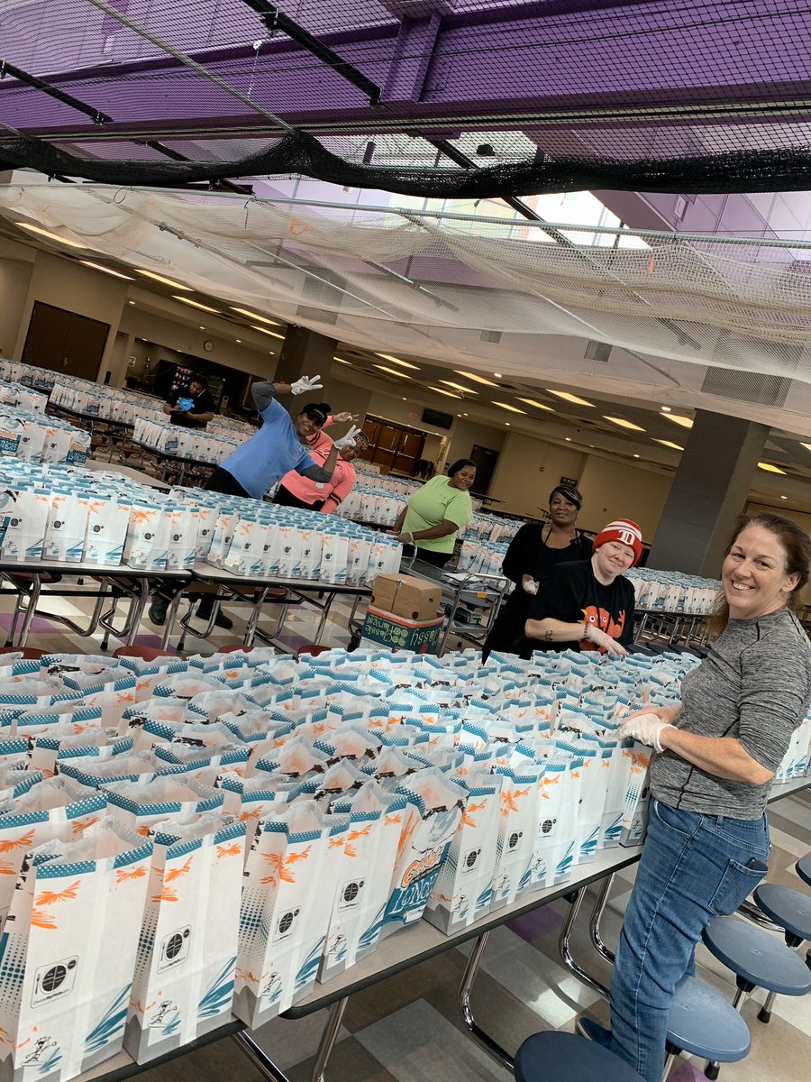 clubob9's tweet photo. Sites added to @A2schools Food Service program tomorrow (3/17) 
Arbor Club Apartments - 1100 Rabbit Run
Avalon Housing - 701 MIller, 1500 Pauline (and continue to serve Carrot Way)
Coachville off Carpenter
Arbor Meadows on W. Michigan
Full Details: https://t.co/mBxpxXG5IK https://t.co/ZqBk3AFZzs