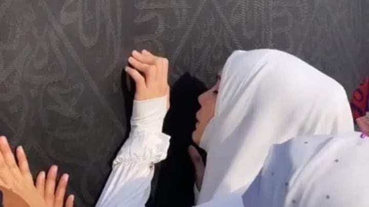 Irham_HakimiMH's tweet photo. Bilakeadaan genting, cuak begini, tiba-tiba teringat ada seekor makhluk berkata begini "Kalau saya pergi umrah ni haram (LGBT), kenapa Allah tak turunkan bala?!".

Kalam yang mencabar Tuhan.. kini, boleh jadi semua orang teruji dengan kata-katanya.

(Gambar sekadar hiasan) https://t.co/Pn8umzUMur