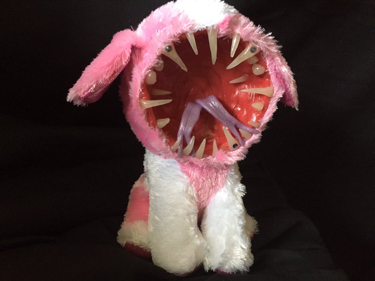 grueoddities's tweet photo. This cute little puppy is quite the monster!
Two purple tongues and some rather sharp teeth featuring some stylish tooth gems!
this little cutie sits at about 6 inches high.

#horrorbears #handmadehorror 
#HorrorArt #horrorthread #horror #scarybear #creepycute #oddities #etsy https://t.co/Lhs8Zc6tpZ