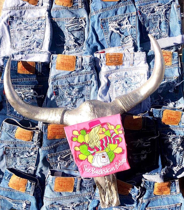 BuckskinBabes's tweet photo. 🍀👖GIVEAWAY TIME 👖🍀

Ya feelin’ lucky? 

We have big restocks planned for the rest of March, which calls for celebration! 🎉

Win $100 to spend on Buckskin Babes vintage clothes 🙌🏼

To win: 
-RT
-Follow us on Twitter
-Follow us on Instagram 

(Winner picked on Fri. the 20th) https://t.co/j2PLmUDWzS