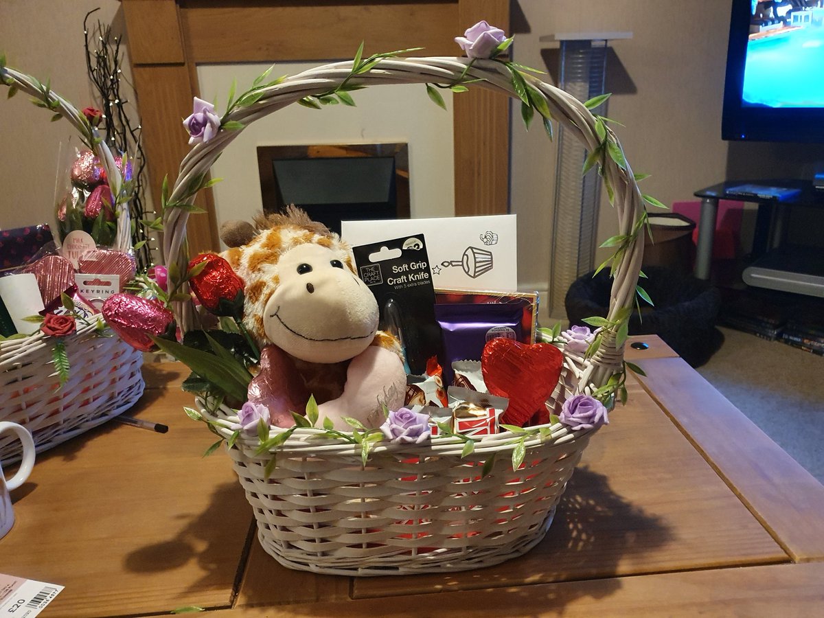 CharmsCelestial's tweet photo. This Hamper was made for my partner for his birthday a few days ago as a belated birthday present. 
#giraffe #hamper #chocolate #spring #birthday #birthdayboy #20thbirthday https://t.co/BzZsGGLTai