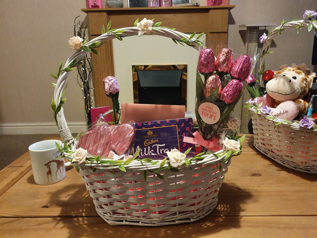 Last hamper for the night..made for my nana as a gift on mothers day. Candles : sugared raspberries, flower bouquet and pear and rhubarb. Chocolate tulips, chocolate hearts, chocolate rose, milk tray, lovely nana cup, card and more 
#MothersDay #nana #mynana #mothersdaygift
