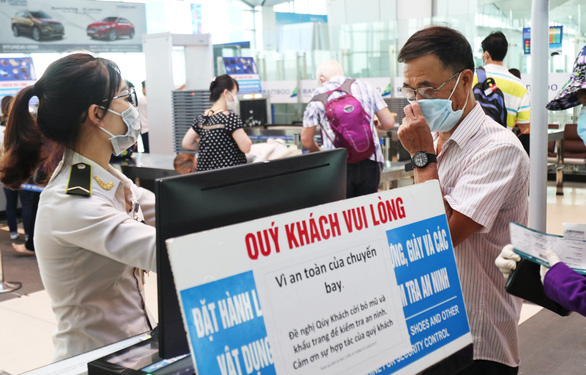 coco_vietnam's tweet photo. Latest from #Vietnam
The Government has required that people wear face masks at crowded places like airports, bus stations, and supermarkets, in addition to suspending visas on arrival for all foreigners, and stepping up isolation, to prevent the spread of the #COVID19 https://t.co/KkpmoogMDS
