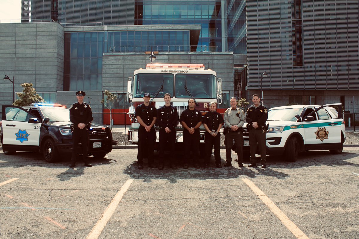 SFFDPIO's tweet photo. Hey #SF, stay home - we got this. We’ll be out 24/7 delivering safety and life saving services to all. @SheriffSF @SFFDPIO @SFPD 

#SanFrancisco #BayArea #FightCoronaTogether #SafetyWithRespect #SFPD #SFFD #SFSD https://t.co/KbFvWXkP1q