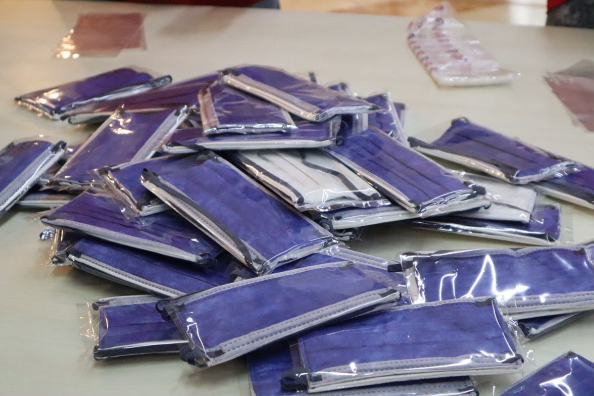 QCMayorJoy's tweet image. Our Team QC prepared these packs for our indigent QCitizens. Mayroong sabon, vitamins, alcohol, facemask, at bleach sa bawat bag na ipamimigay. ☺️