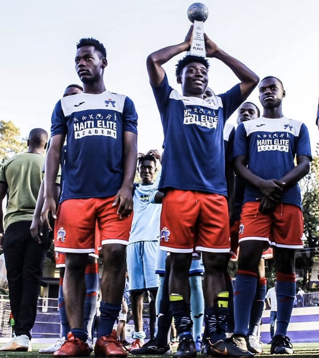 fc_toro's tweet photo. Saluting this year’s winners of PAP championship 🇭🇹⚽️🔥🏆 #fctoro #elite #boys #studentathlete @fidem_academie @haitieliteacademy #champions #papchampionship #interscolaire #settingthebar 🙌🏽⚽️💯 #ayitisakapfèt #islandlife🌴 https://t.co/WNuG3Jdi9W