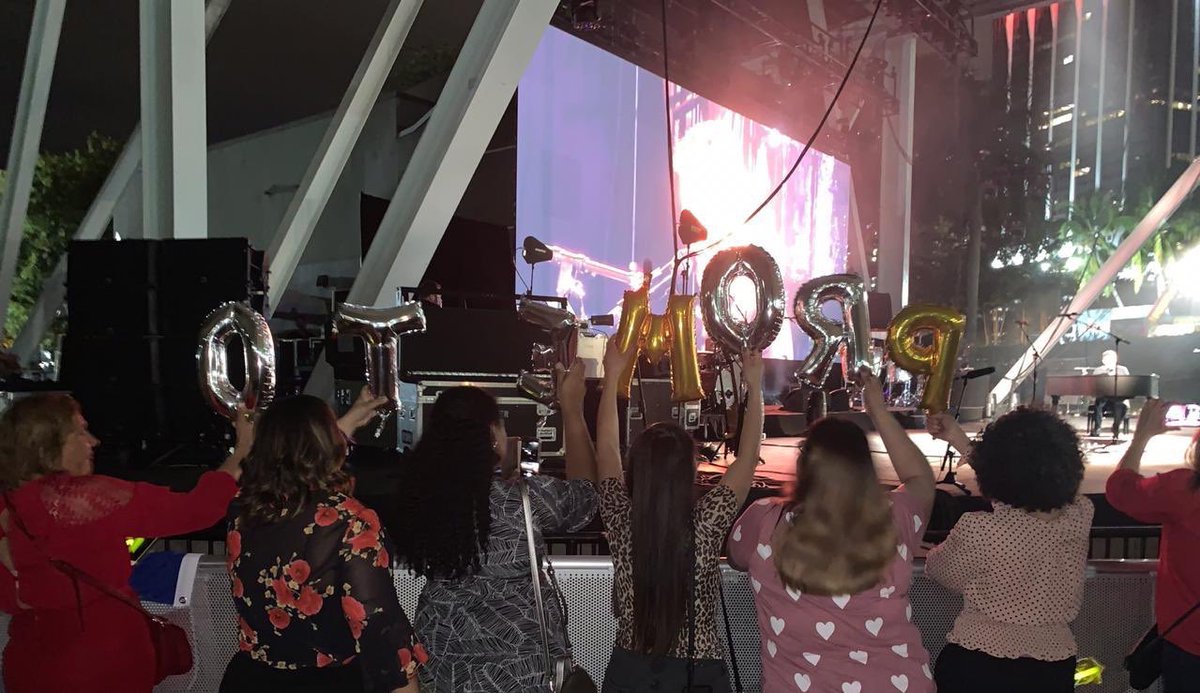 breannamejia's tweet photo. Hoy hace un año de #TourPrometoMiami fue mi primer show del tour prometo y lo recuerdo como si fuese ayer. Las emociones que se sienten en tus conciertos son inexplicables. Gracias por prometo y por todo lo bueno que añadís a mi vida. Tu familia de 🇺🇸 te ama https://t.co/9p4q3z2KlF
