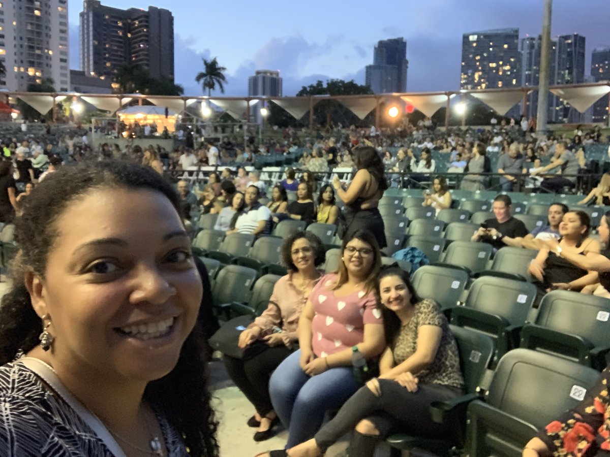breannamejia's tweet photo. Hoy hace un año de #TourPrometoMiami fue mi primer show del tour prometo y lo recuerdo como si fuese ayer. Las emociones que se sienten en tus conciertos son inexplicables. Gracias por prometo y por todo lo bueno que añadís a mi vida. Tu familia de 🇺🇸 te ama https://t.co/9p4q3z2KlF