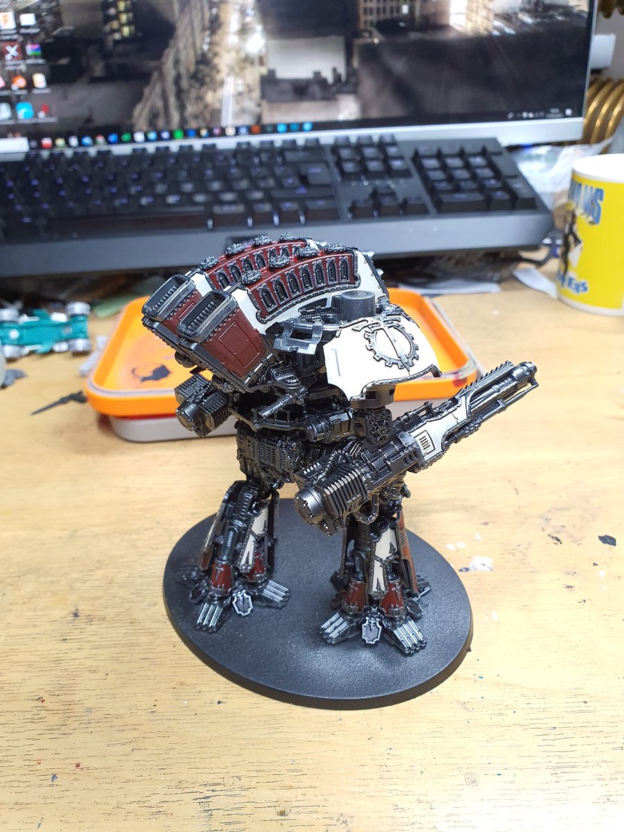 UnhingedPainter's tweet photo. Whilst everyone else is losing their minds about not being able buy the world's supply of toilet roll and actually having to self-isolate, I'm here like nothing has really changed.
My current #AdeptusTitanicus WIP for #miniaturemonday. #Warmongers https://t.co/GLKS9MNlJm
