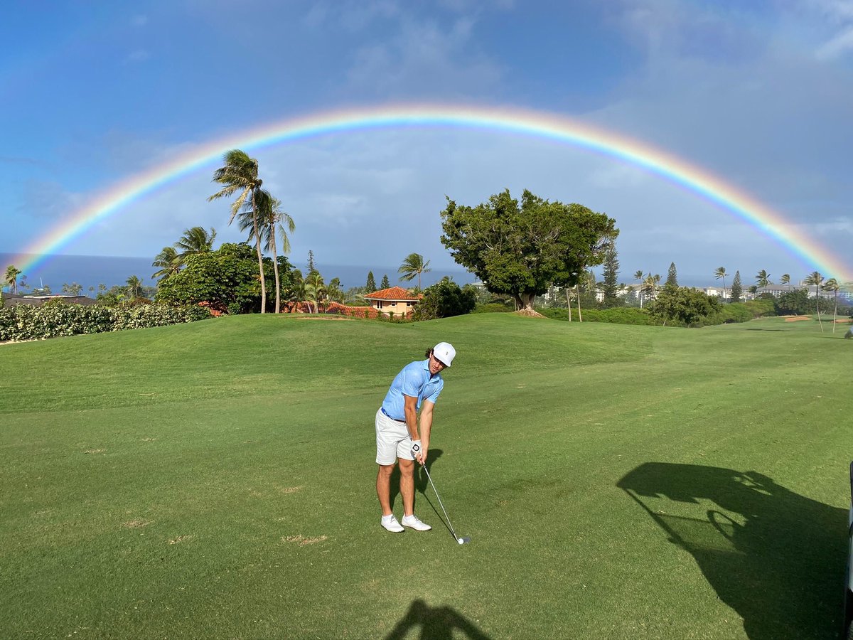 TedWilliams99's tweet photo. @GolfDigest @benwalton_gd Christmas in Kaanapali, Maui with my son @MWilliamsGolf https://t.co/NyoFnjrmXh