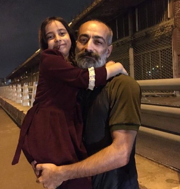 چه خبر خوبی ... 

#سعید_دوراندیش پس از تحمل ۲ سال و‌‌ ۱ ماه حبس به مرخصی آمد و در آغوش دخترش سارا قرار گرفت عکس قبل و بعد زندان‌ را ببینید