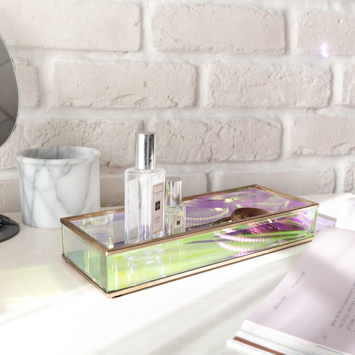 PinkoiJP's tweet image. こちらは「目喜生活 Moosy Life」のオーロラシリーズ。ガラスでできていて、アクセサリー収納などに活躍します💍角度によっていろんな色に見えるんです。きれい……
pinkoi.life/2wH0pXfHT4

 #心が躍る台湾デザイン に出会う #Pinkoiマーケット は本日まで！3,500円以上お買い上げで送料無料です🚛