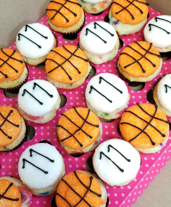 Smallcakes_op's tweet photo. Sports Theme! https://t.co/277QaiuePU