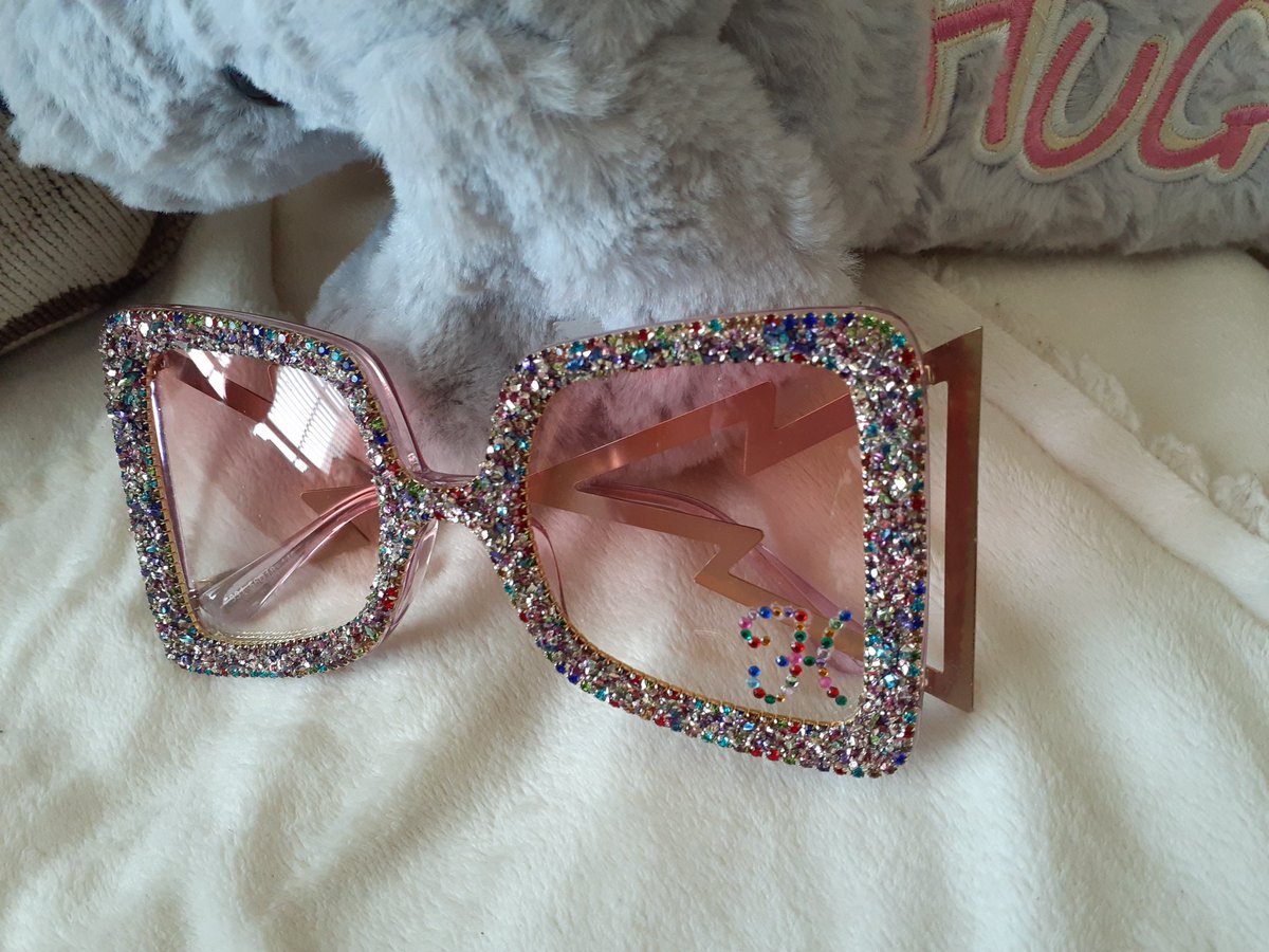 MzNay414's tweet photo. #HeavyEyeWear👁
#Crunchberry💧
#rosegold #icepink #blackice
#newarrivals https://t.co/S93bcpm1TL