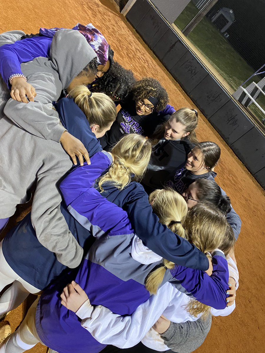 CHSlion_sb's tweet photo. What do you do when your season is postponed? Have one last game.. parents vs players/coaches! Even rain didn’t stop us! Here’s to hoping we get to take the field again this year! #Coronawho? #sabotage #LadyLionSB https://t.co/XfBKszxGK2