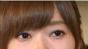 15.CLIO プロシングルシャドウG10指原シャドウで一躍大人気になり一時は入手困難だったコレ。マリアージュを星屑の煌めきとするなら、こちらは水面に映る朝焼けのような陽の煌めき。ベースのシャドウの色に合わせてこちらとマリアージュ使い分けてるキラキラウルウル好きの民 https://amzn.to/2wXStvY&nbsp;