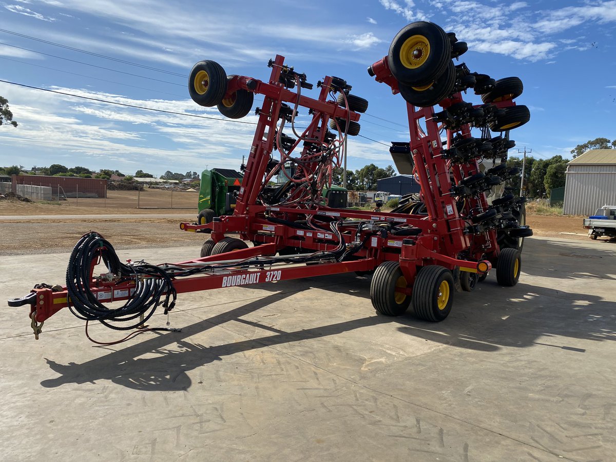 nig_michael's tweet image. Borgault 3710 in Esperance on its way to Varley I think; close cousin of #pillardrill, similar opener design, bigger disc but more complex packer wheel.