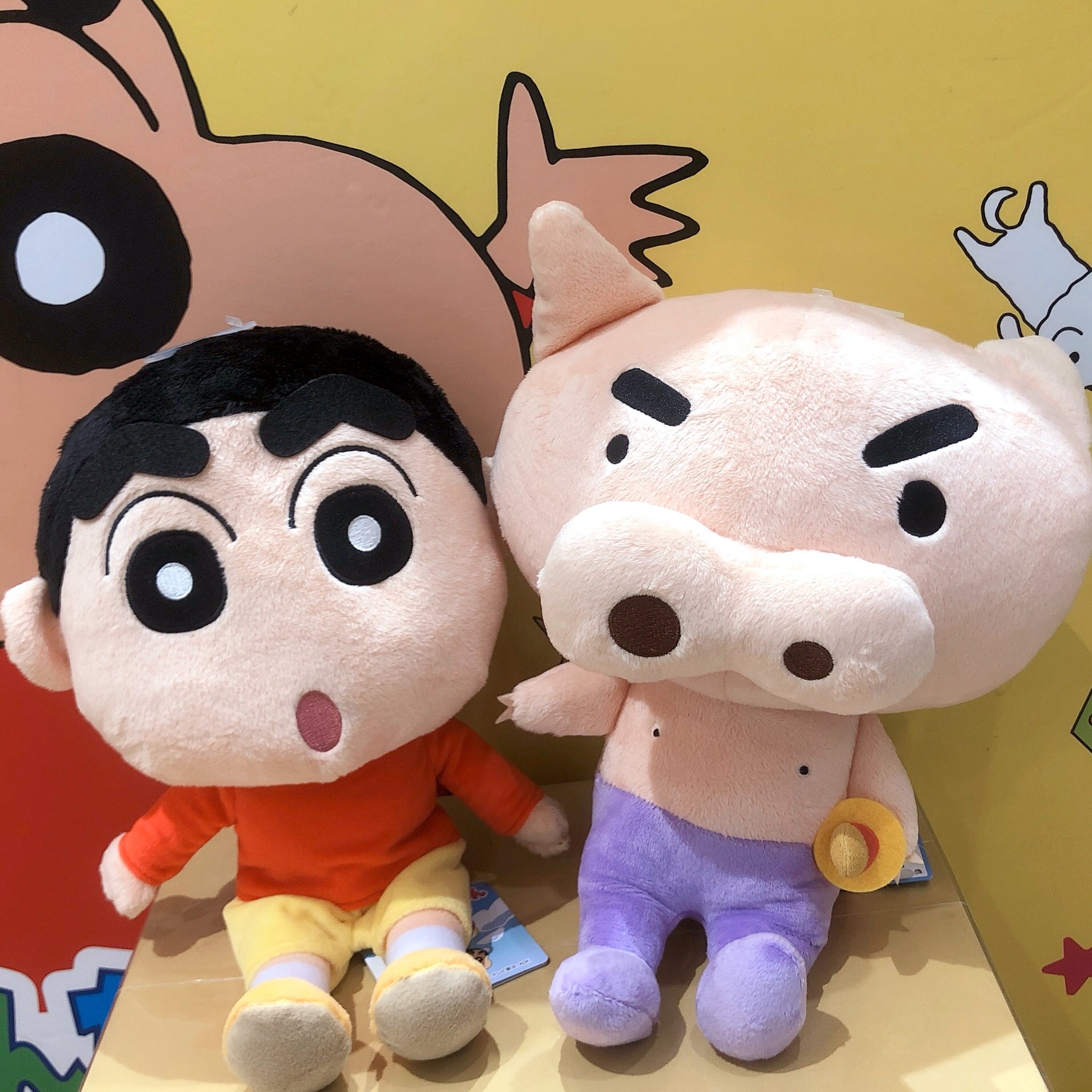 公式 クレヨンしんちゃんオフィシャルショップ アクションデパート仙台店 そしてｍサイズのぶりぶりざえもんぬいぐるみも新しく登場 32cmの大きなぬいぐるみです しんちゃんとご一緒にいかがですか ぬいぐるみ M 3 000 税 クレヨンしんちゃん