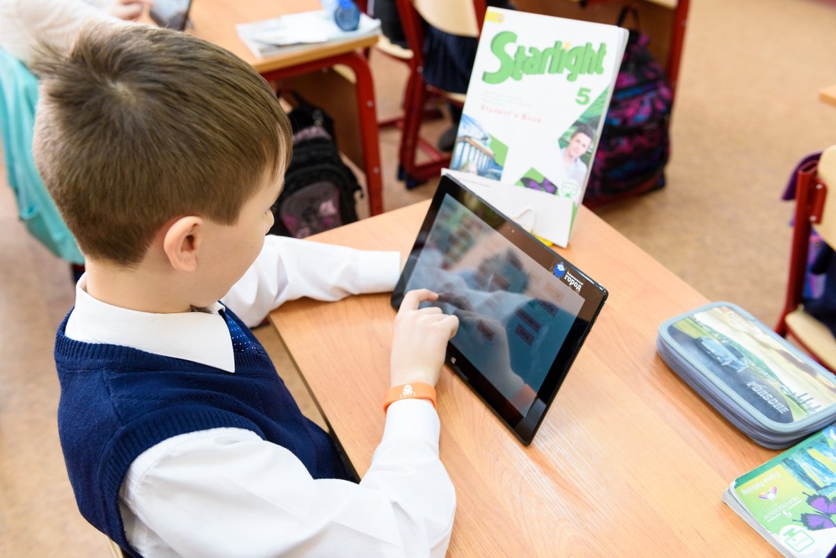 С 21 марта по 12 апреля занятия в московских школах будут отменены. Остается возможность посещения детских садов и школ для малышей 1-4 классов.
В дошкольных группах — свободное посещение, на усмотрение родителей. Об этом сообщила заместитель мэра Москвы Анастасия Ракова.