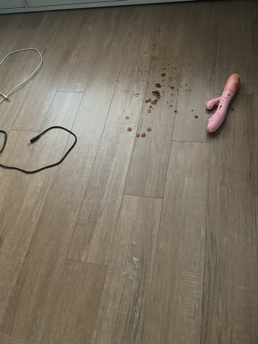 가여운 애기보지 😳