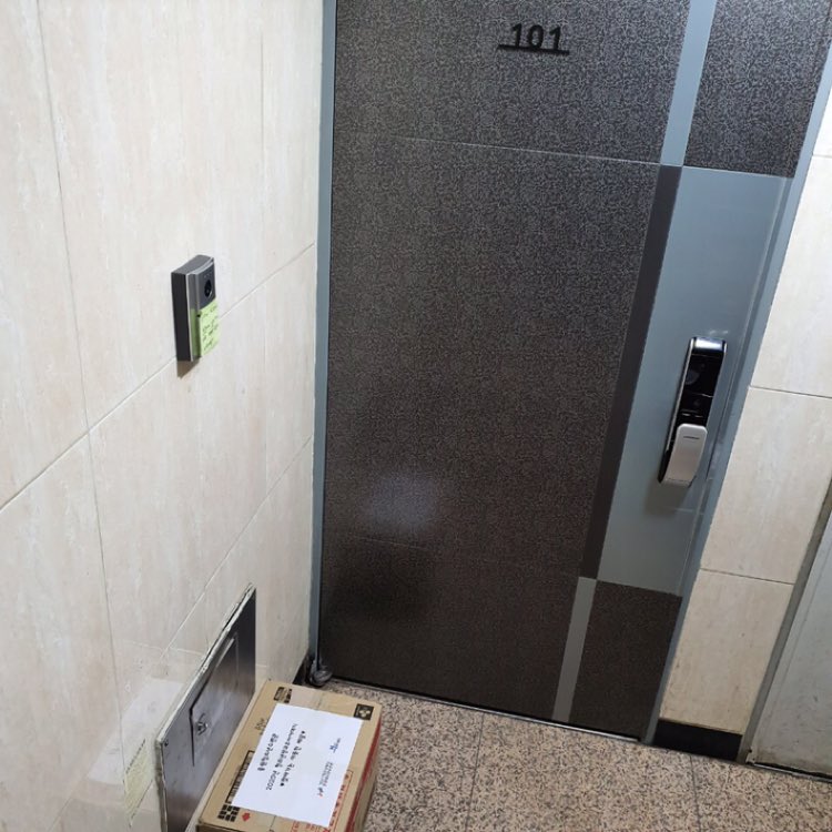 #성남시청소년재단 (대표이사 진미석) 
#중원청소년수련관 #방과후아카데미 #징검다리

#찾아가는따뜻한배달

방과후아카데미 청소년을 위해 중원청소년수련관 선생님들이 배달을 나왔습니다. 청소년들과 빨리 다시 볼 날을 기원하며 코로나 예방에 모두 힘 쓰도록 해요👌