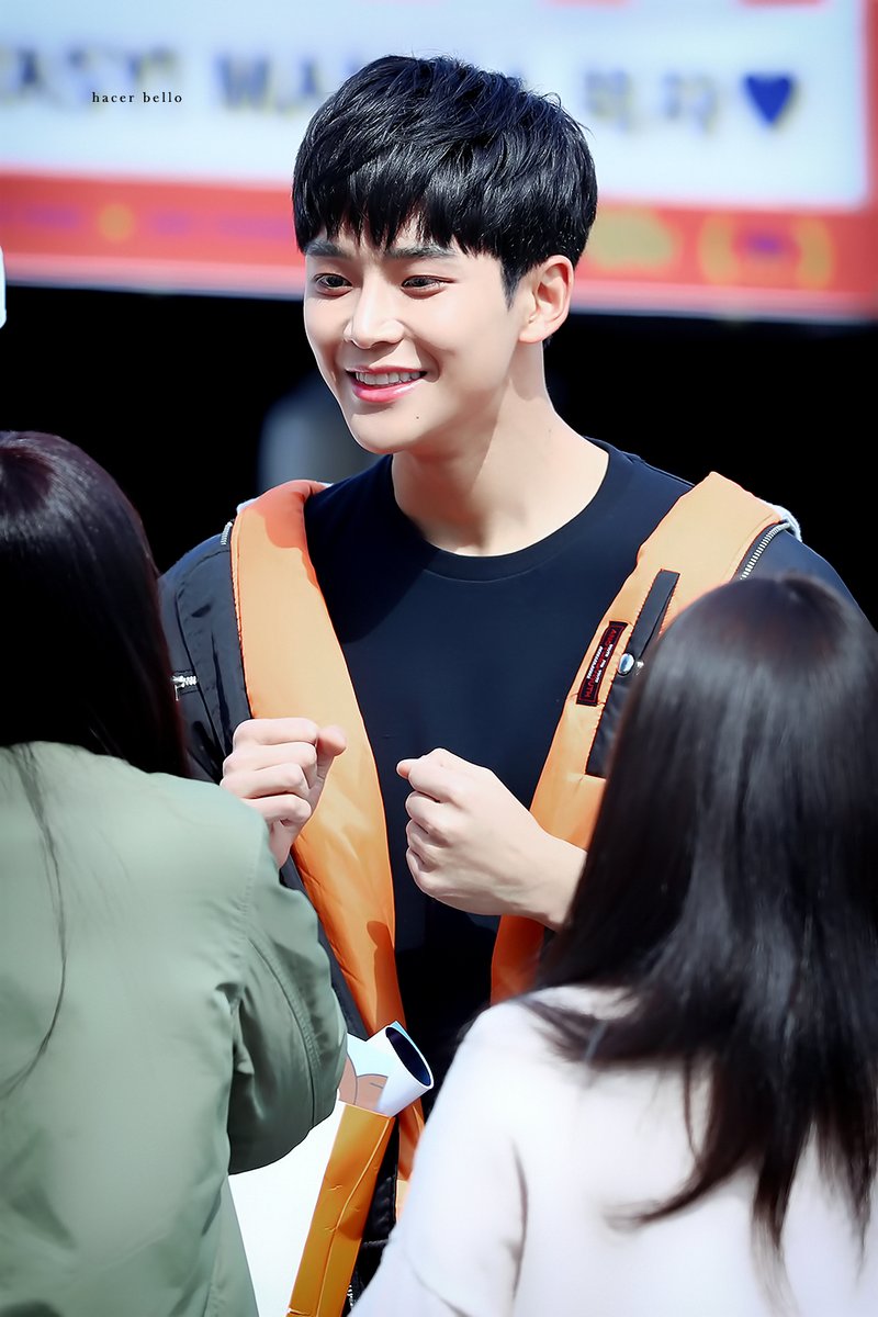 HacerBello's tweet photo. 180317 떼구르르 떼구리💛💖🐭🎵🎶
#로운 #ROWOON #ロウン #金路云 #SF9 #에스에프나인 https://t.co/2fWYDaVJ77