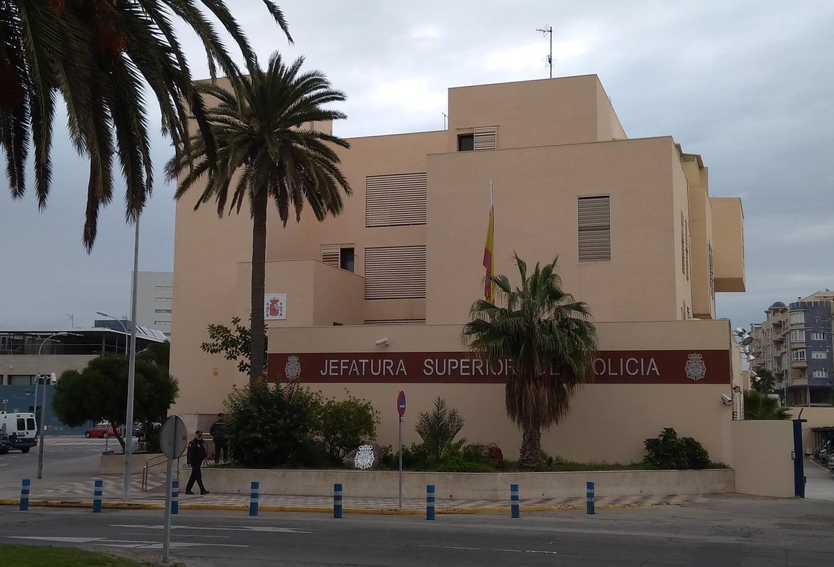 ondaceromelilla's tweet photo. La Policía Nacional asegura que hay en Melilla personas que se hacen pasar por técnicos de Sanidad para robar en las viviendas https://t.co/XpTgm7Lsl1 https://t.co/jJywasjepR