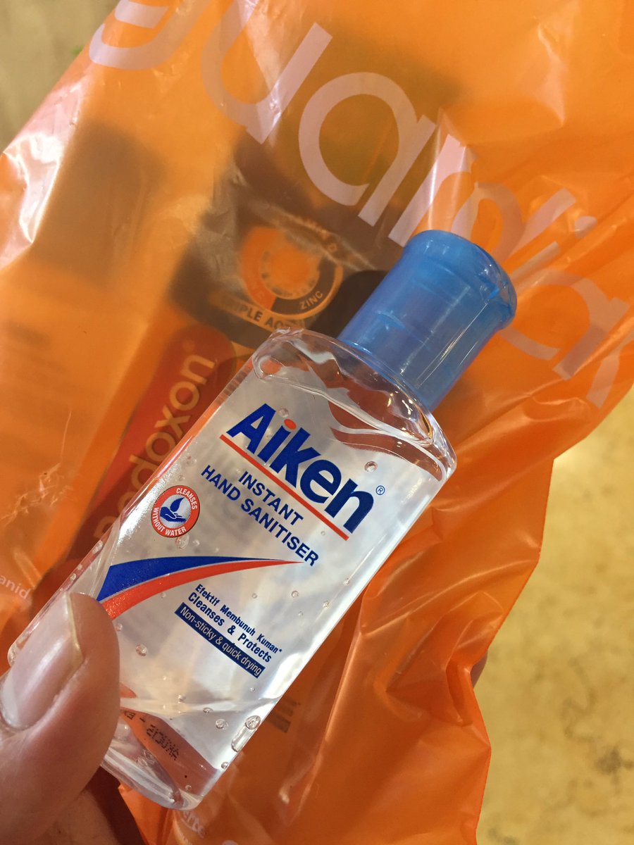 Nih yg lagi cari hand sanitizers di guardian lg ada lho. Mereknya aiken harga 11,900 tiap orang cuma boleh beli maks 3. Tanya ke kasirnya langsung ya jangan ke spg nya ntar dibilang gak ada hehe..