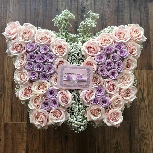 Unbelievable flower creation by @paulmartinplantersbouquets 🌺❤️
#staypositive 💖💪🥰
.
.
.
#meijerroses #flowers #sweetavalanche #flowerstagram #flowerpower #weddings #march #weddinginspiration #flowerslover #weddingflowers #weddingideas #flowermagic #d… ift.tt/38WVUAe