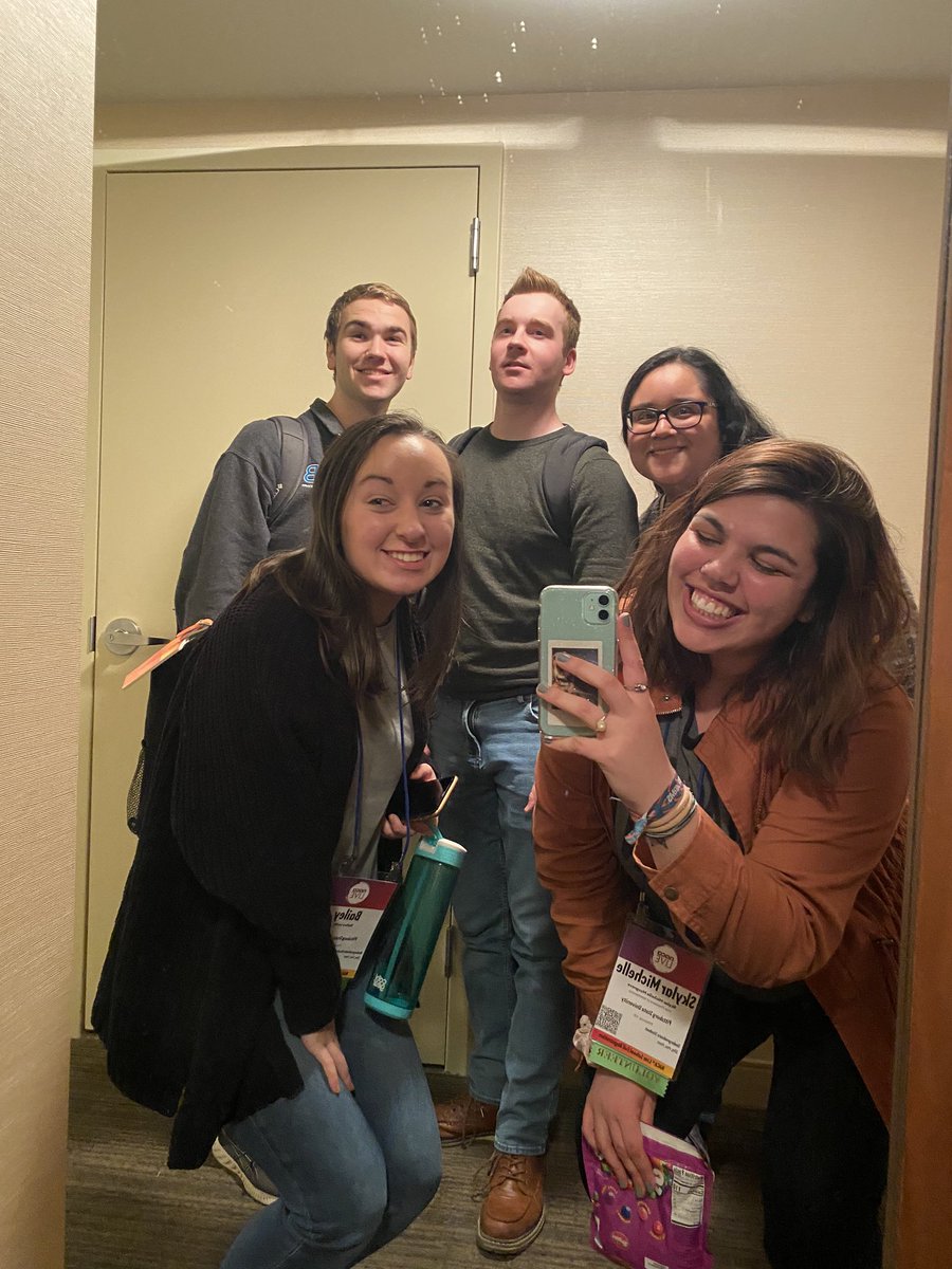 PittStateGAB's tweet photo. gab ❤️s mirror selfies https://t.co/kfBLoM4iaM