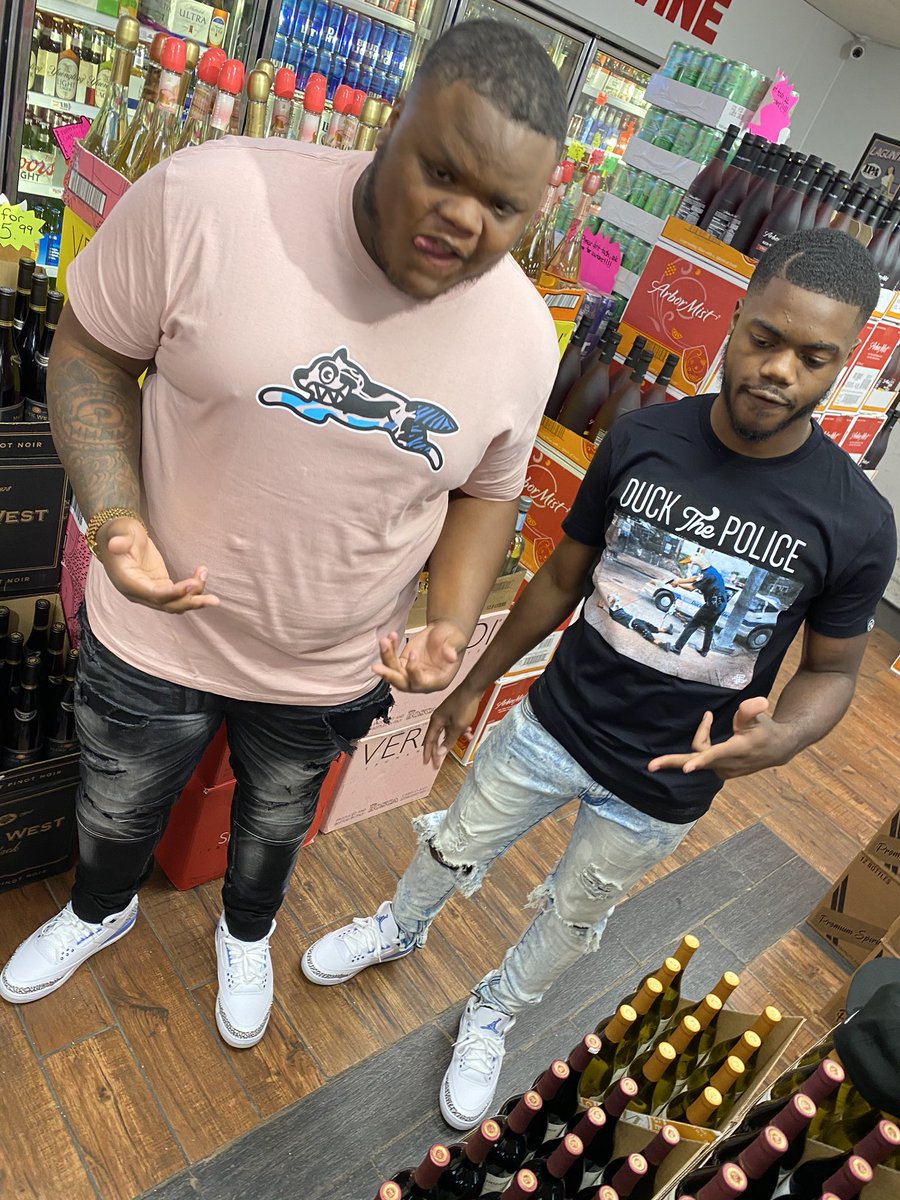 YFNBEBE's tweet photo. When it rain it pours but we got umbrellas just for this drip☔️ #theDrippers💧 #Godumb4Life💕 #B4L https://t.co/74hvPzofYb