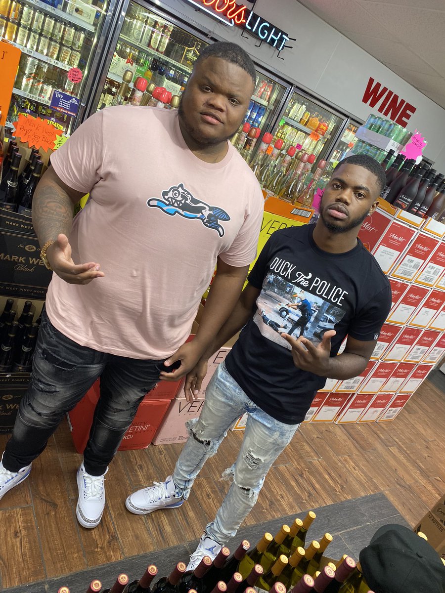 YFNBEBE's tweet photo. When it rain it pours but we got umbrellas just for this drip☔️ #theDrippers💧 #Godumb4Life💕 #B4L https://t.co/74hvPzofYb