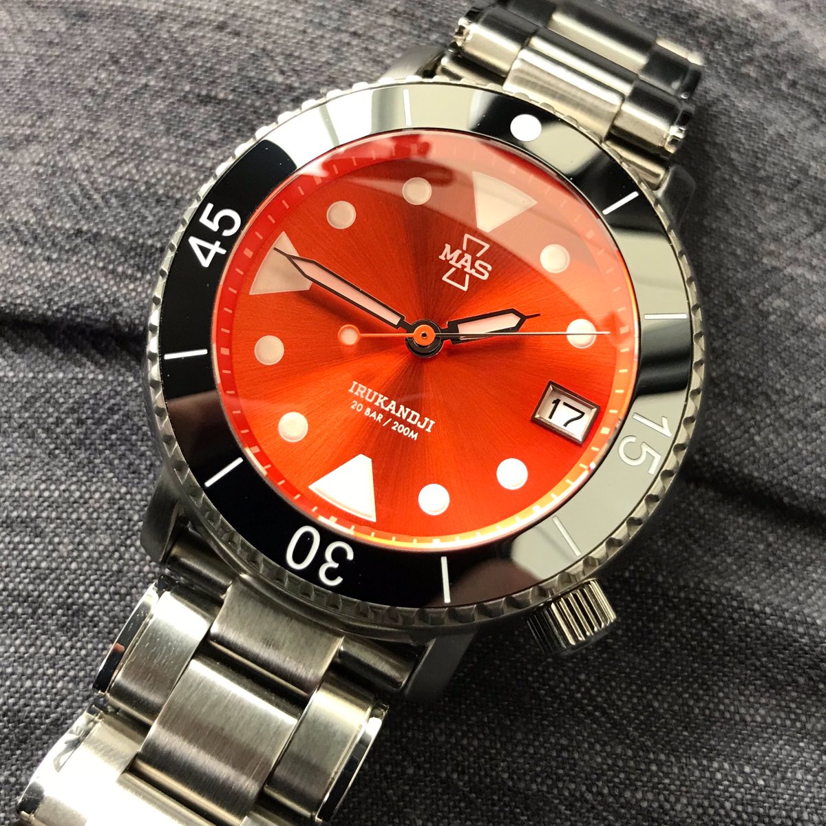 maswatches's tweet photo. There is just something awesome about an orange diver - particularly when the orange is this nice! #orange #divewatch #microbrand #orangedial #irukandji #jellyfish https://t.co/QpD0SxA0Tp