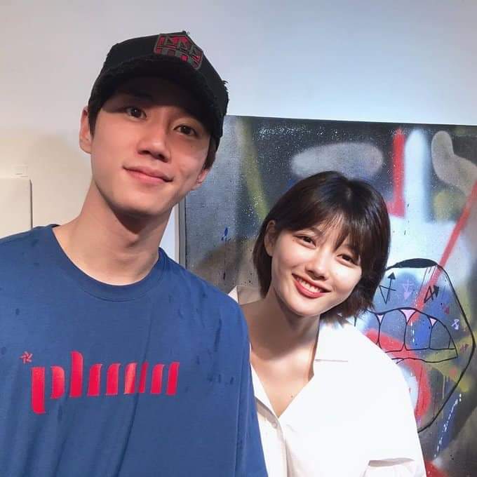 Among others, Donghyun, Euijin, Youjung, Ha Sieun (Jun's aunt in Goodbye to Goodbye) went to the exhibition.