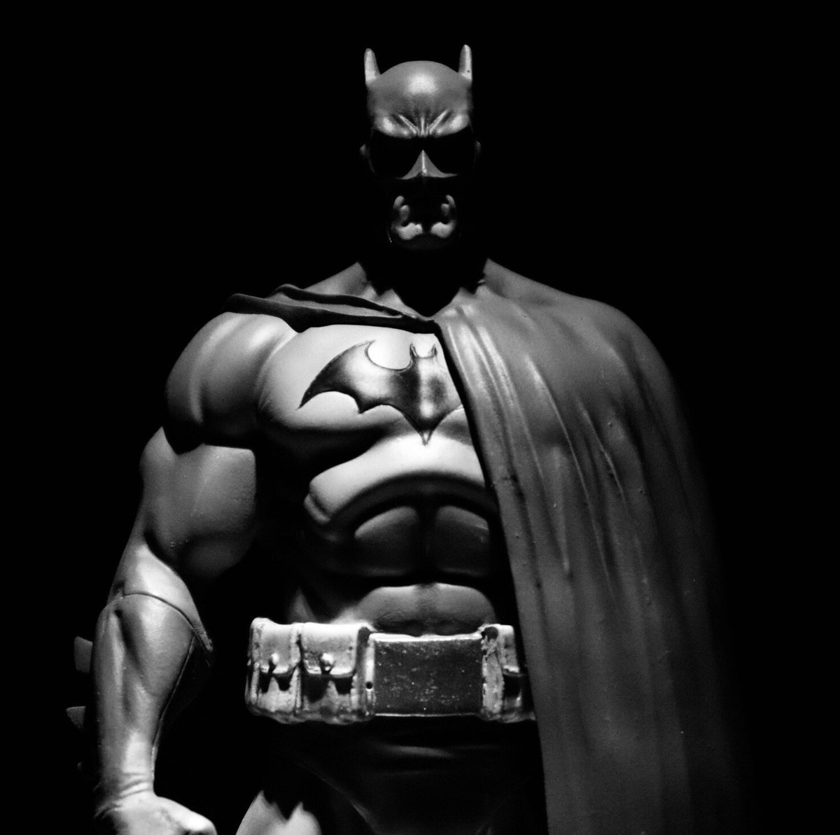 Tomoy Batmanｵﾀｸのwebｸﾘｴｲﾀｰ かっこいい バットマン は全体はっきり見えてるより こうやって暗く影かかってる方がかっこいいですね