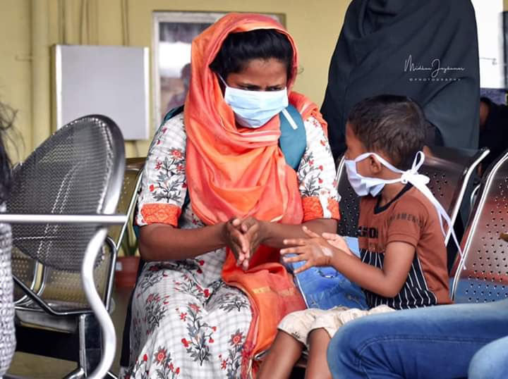 rinse_kurian's tweet photo. #Momβs the best teacher
#LEARNING_PLATFORM: A child gets some cleanliness lessons from his mother. She teaches her son how to use a hand sanitizer. A scene from Ernakulam Junction railway station on Sunday
Photo :Midhun Jayakumar
#COVID19india
#coronavirusindia https://t.co/EgVw4RNq9v