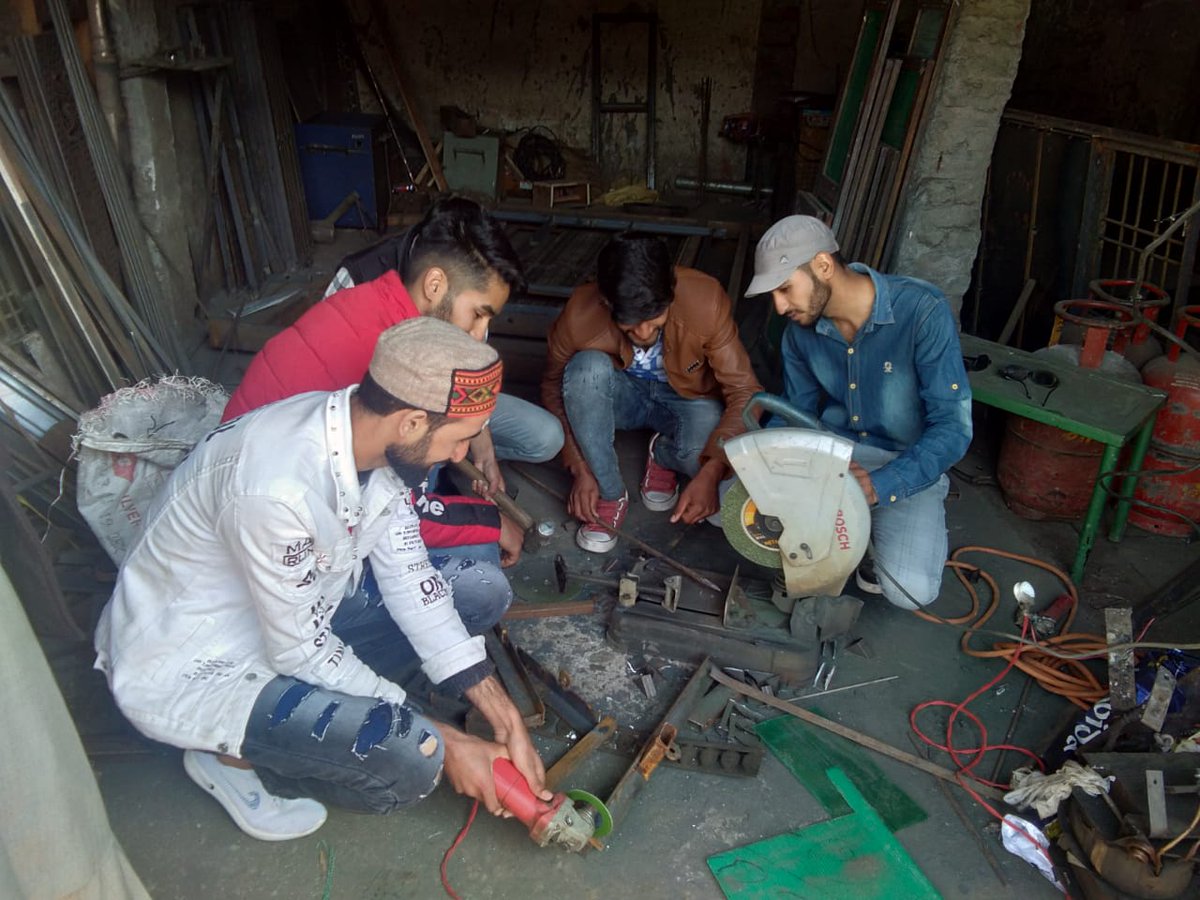 Whiteknight_IA's tweet photo. #SkillIndiaInitiative. Welding Course for youth of #PoonchDistt was org by #indianArmy at #Mendhar aimed to provide skill to enable youth to have job opportunities. Participants awarded certificate from #NationalSkillDevelopmentCouncil & #PMDSA. #ArmyForYouthDevelopment @adgpi https://t.co/LT1Z1RSIiN