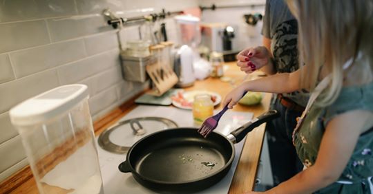 TiendeoColombia's tweet photo. Si te encanta la cocina, te recomendamos tener siempre una actitud positiva, de esta manera cocinar se vuelve una actividad relajante. Lo ideal es hacer todo con calma y disfrutar la experiencia. #Tiendeo 😋 🥣🧂 https://t.co/WPa90I7kRI https://t.co/WsAuQT6RPH