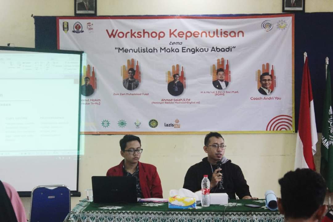 dppimmofficial's tweet photo. Sekbid Riset dan Pengembangan Keilmuan DPP IMM @madshaleh berkesempatan mengisi pelatihan menulis yang diselenggarakan oleh PC IMM Brebes pada Sabtu (14/3).
#InfoIMM
#IMMJaya
#MiladIMM56
#Muhammadiyah https://t.co/oMtxMMIa5q