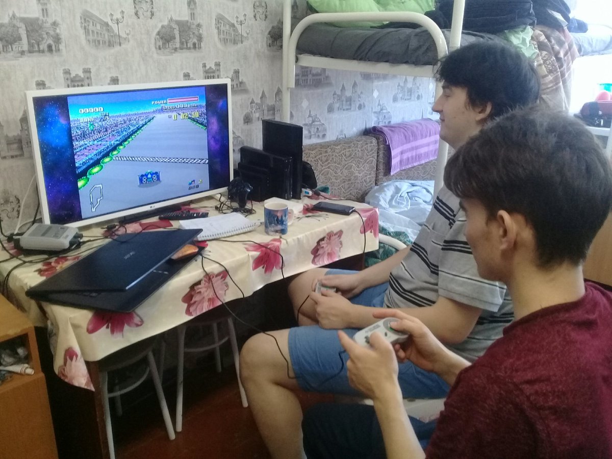 plotnikovva1998's tweet image. Как же весело учится дома