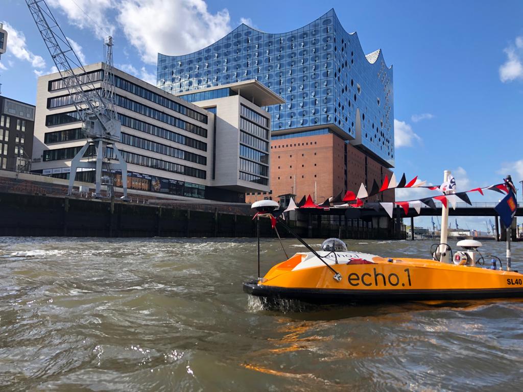 OceanalphaUSV's tweet photo. Watet drone christened in the port of Hamburg

#usv #asv #hamberg #port  #drone #hamburg #oceanalpha #AutomatedDriving 

#bathymetrichttps://www.oceanalpha.com/news_list/sl40usv-christened-in-the-port-of-hamburg/ https://t.co/bNY1lJ8WSp
