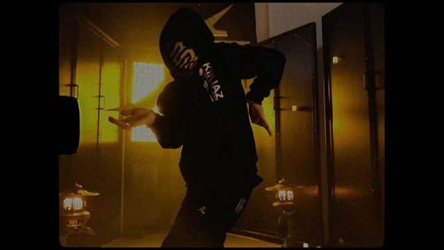 BTEK_BenChung's tweet photo. Kuarantined in the 36 chambers 👐🏼🐯
.
New sweatset available now @kin.aesthetik .
🎧: “Triumph” - @wutangclan .
📷: @chad.mayate @vibrvncy .
#KINJAZ #BenChung #BTEK #triumph #freestyle #wutangclan #KinAesthetik #shadowssweatset #MovementInTheShadows #TI… https://t.co/vif9XBIOY6 https://t.co/AEbLc11DJS