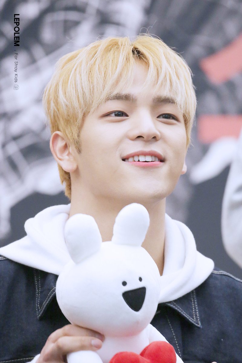 Ким у джин stray kids. Stray kids вуджин. Уджин из stray kids. Kim woojin. Kim woojin.