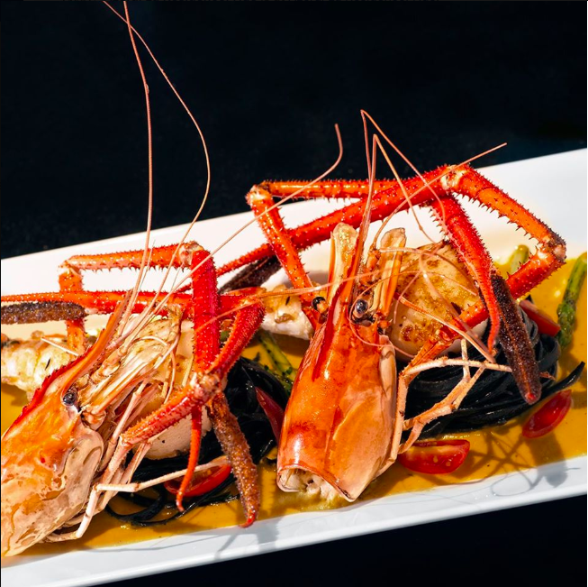 AzeraiHue's tweet photo. Quality ingredients is at heart of our vibrant menu. Our culinary team takes great care in curating produce daily from the local market and farm, ensuring that each and every meal at Azerai La Residence, Hue is an enjoyable one. https://t.co/RrDof1dTNj