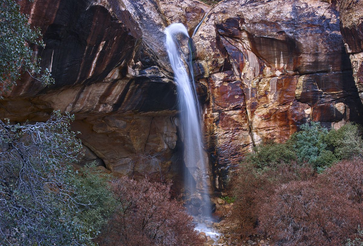 LasVegasLocally's tweet photo. Waterfall in Lost Creek Canyon @RedRockCynLV after last week's rain. Photos by William Carr @williamcarrart, via @KevinNews3LV.

Amazing. https://t.co/lazJOryF3M