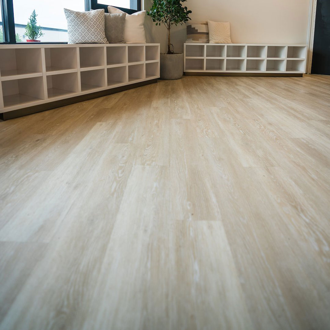 GEOFlooring's tweet photo. Health, design, functional, beautiful - luxury vinyl flooring in Snowy Oak from #Parterreflooring - perfect for your fitness studio.

#fitnessflooring #geoflooring #parterreflooring #healthstudio #luxuryvinyl https://t.co/gptdZ8PojK