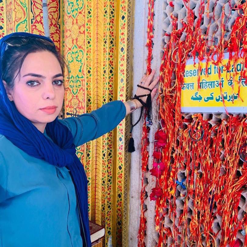 MarjanaSadat's tweet photo. روز خبرنگار به همه خبرنگاران مبارک به جز انیسه شهید��!
@AnisaShaheed1 https://t.co/w5UordJ15r