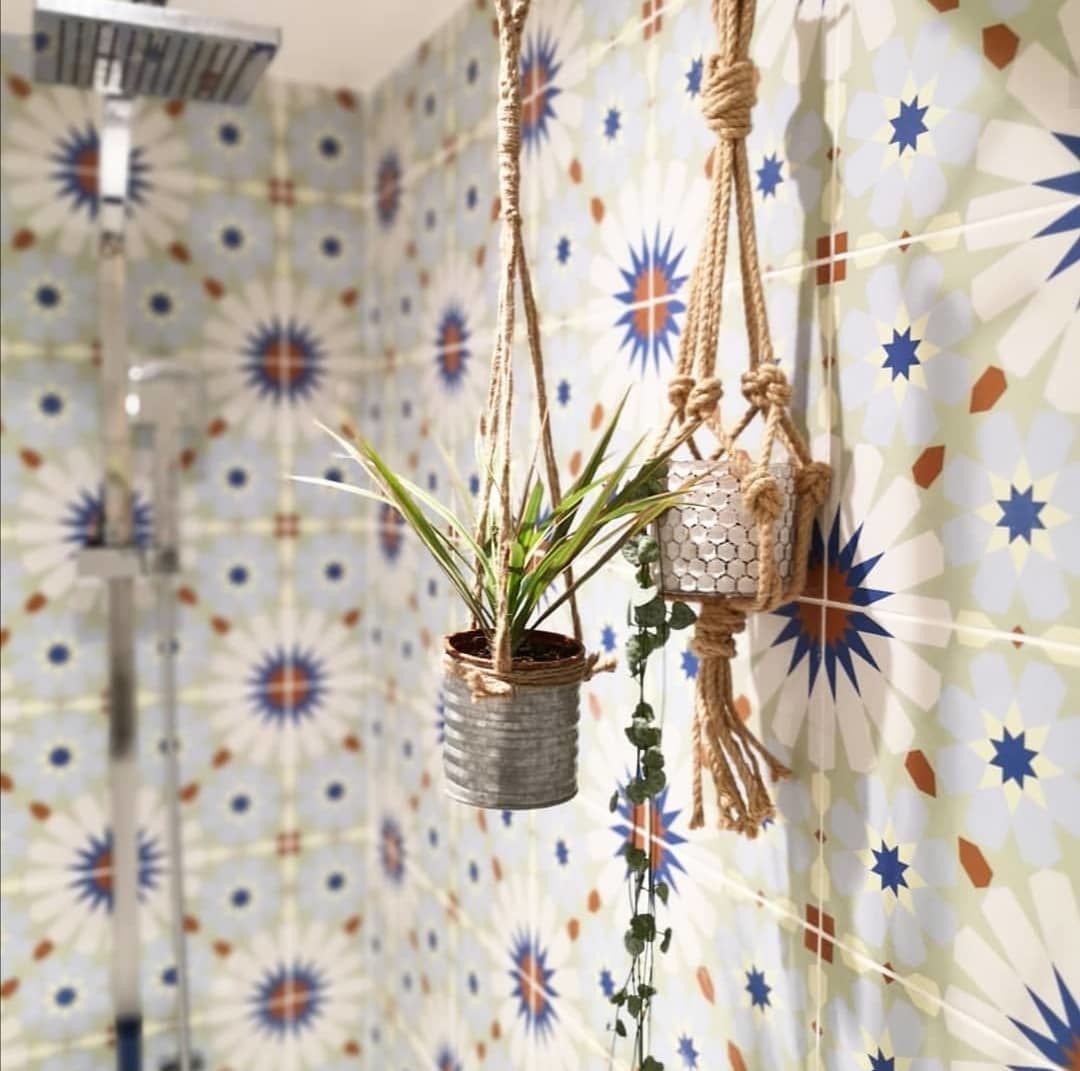 Choose tiles that make you happy and brighten up your day @girlsellsvintage have achieved this, we love it. #patternedtiles #pattern #colour #bathroom #bathroomdecor #bathroomideas tileflair.co.uk/products/borde…