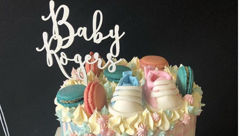 ETCHEDstudio's tweet photo. Pink or Blue??!?!? 
Both beauts... especially with this lovely @finchbakery number
How cute 💗
White wooden topper shown here.... other finishes and materials available 💫
#caketopper #lasercutcaketopper #bespoke #babyshowertopper #nametopper https://t.co/9Z6BcaD880