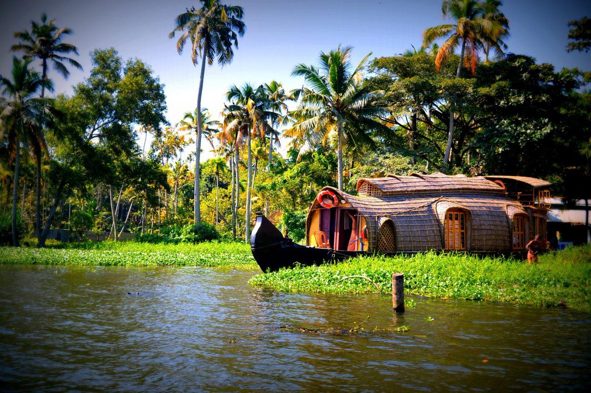 AlightIndia's tweet photo. Kerala is known as ‘God’s Own Country’ which is no less than a piece of heaven on Earth. The captivating beauty, lagoon, and backwaters of the state makes it an attractive tourist destination.
Click to know more: https://t.co/oBYxBkgPqb

#AlightIndia #kerala #ExploreKerala #India https://t.co/tLLMp9PhF4